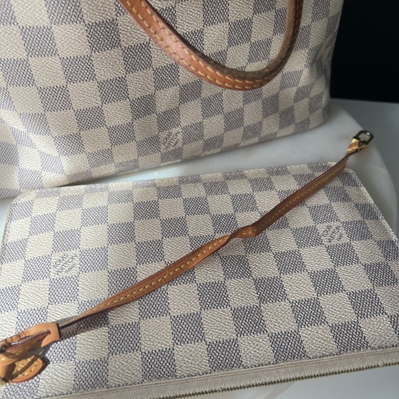 Louis Vuitton | Neverfull MM Damier Azur - Picture 7 of 16